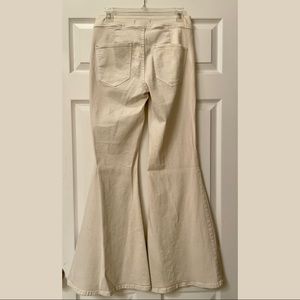 NWT - Free People - 29 (runs small) - Ivory wide leg flare jeans